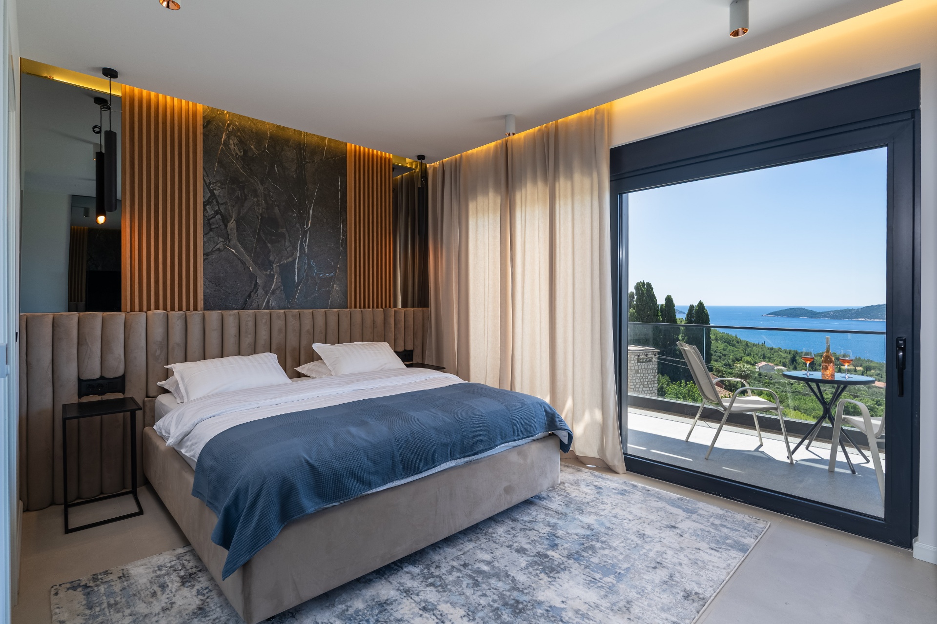 Master bedroom with sea-view terrace