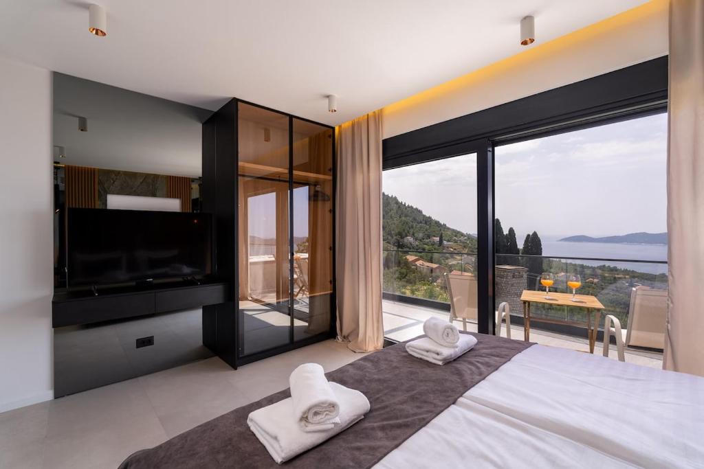 Bedroom with sea view